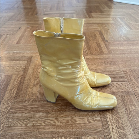 Michel Perry size 40 yellow heeled boots - Picture 2 of 4